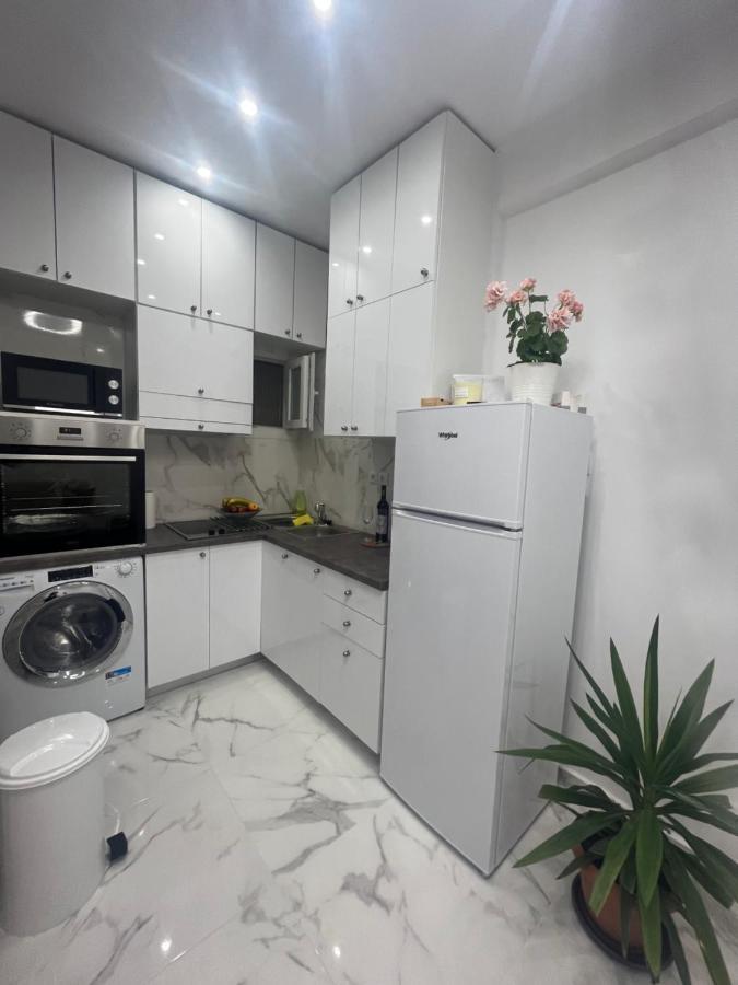 White Apartment Athens Exterior photo